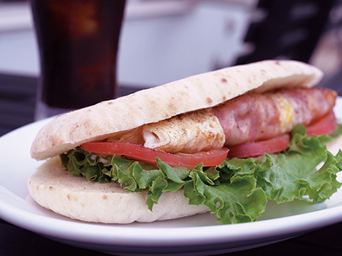 ベーコンエッグサンド