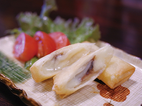 モッツァレラチーズとアンチョビの春巻き　500円