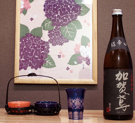 旬のお料理とお酒を気軽に楽しめます。