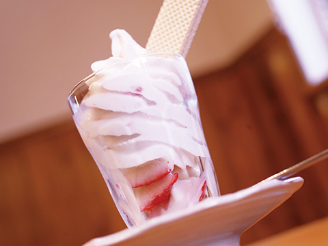 練乳いちごサンデー  600円