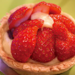 今月のケーキセット　春の苺タルト