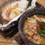 石焼き牛もつ煮、魚介ホイル焼き各750円