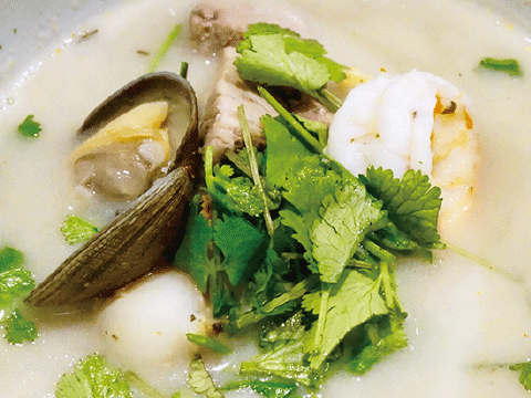 魚介のトムヤム 700円