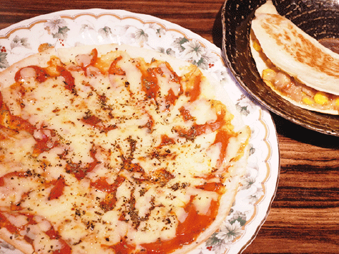 タコスdeピッツァ700円    タコス (２枚セット)700円