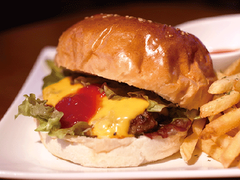 絶品チーズバーガー 730円