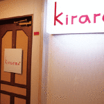 只今お隣のお店のドアを 開けてしまうお客様続出中!