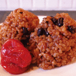 もちもち玄米おむすび      １個80円、梅干し30円