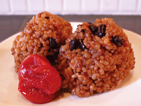 もちもち玄米おむすび      １個80円、梅干し30円