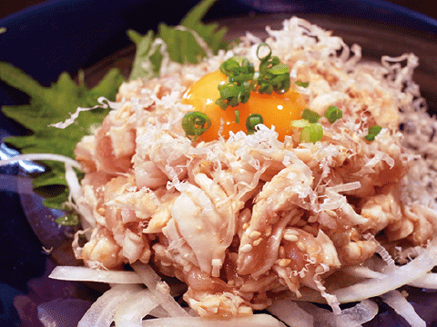 鶏の和風ユッケ仕立て 680円（税別）