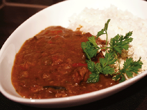牛すじカレー ブルサン(チーズ)添え      1,000円