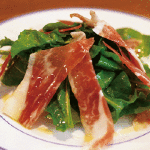 赤井川産黒豚の自家製生ハム ルッコラサラダ添え 800円