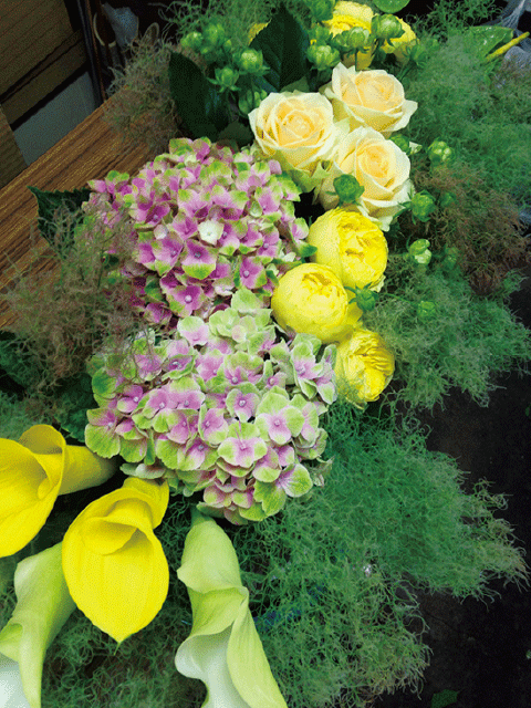 大きな会場の結婚式はもちろん、 レストランウエディング等にも対応！