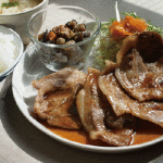 豚の生姜焼き定食       800円