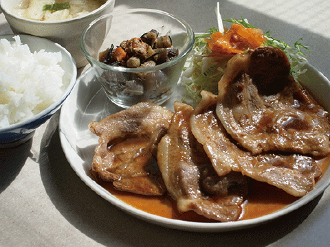 豚の生姜焼き定食       800円