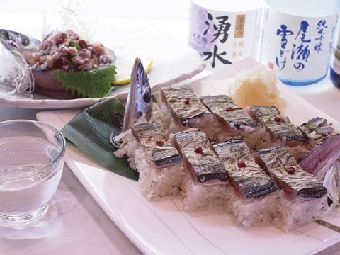 〆秋刀魚のなめろう 750円 押し寿司880円