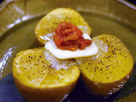 インカのめざめ、ほやの汐辛添え 640円