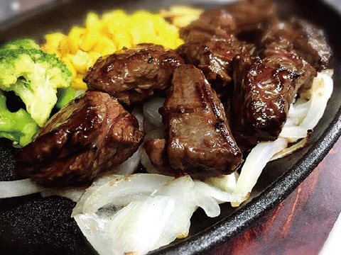 ステーキを含むフードメニュー約50種類！ 花園飲屋街限定のデリバリーサービスやってます！