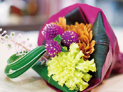 可愛らしいミニブーケ ちょっとした贈り物としていかがですか？