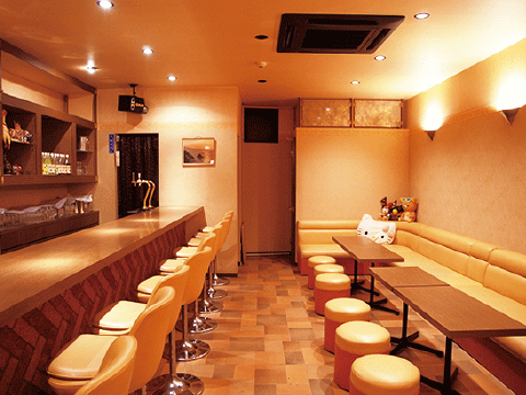 カウンターで、ボックス席で 飲んで歌って楽しくね！