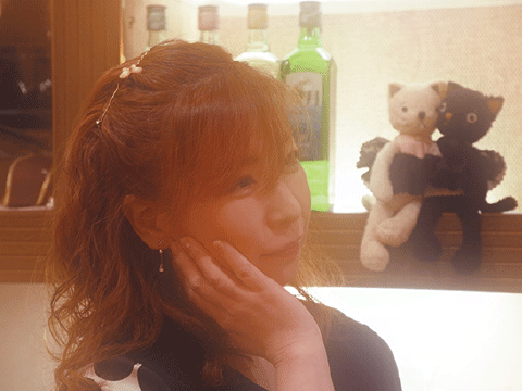 カウンターで、ボックス席で 飲んで歌って楽しくね！