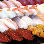 お持ち帰り用 10貫握り 2,500円 年越し用のお寿司の予約受け付け期間は12/4〜12/26まで。12月は29日まで通常営業（30日は15:00まで、31日は予約分のお渡しのみ）。年明けは元旦から3日まで営業。4日〜6日はお休みとなります。（写真は10貫握り３人前です）