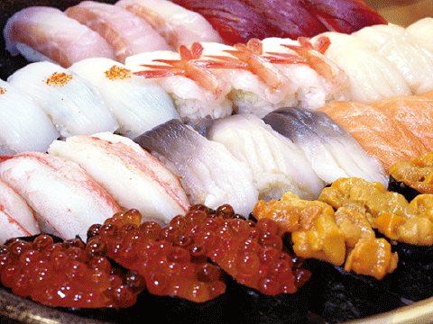 お持ち帰り用 10貫握り 2,500円 年越し用のお寿司の予約受け付け期間は12/4〜12/26まで。12月は29日まで通常営業（30日は15:00まで、31日は予約分のお渡しのみ）。年明けは元旦から3日まで営業。4日〜6日はお休みとなります。（写真は10貫握り３人前です）