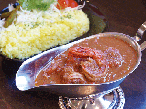 朝里ダムカレー　800円〜 エビは1,050円。