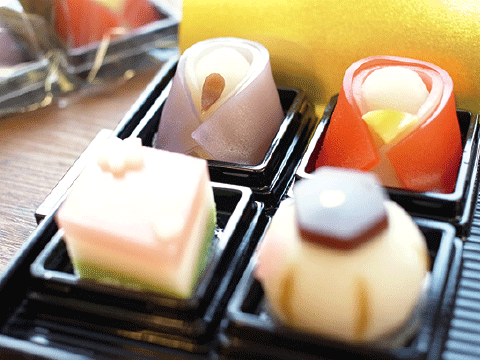 おたる雛（２個入り）540円 他上生菓子各227円