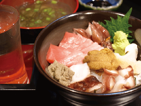 数量限定 小さい海鮮丼 500円（味噌汁付き）