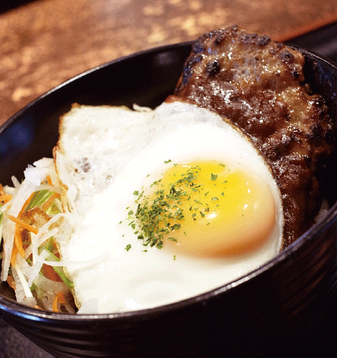 デミハンバーグ丼  960円 雪あかりの期間中はコーヒー付き！