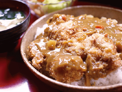 チキンカツカレー  680円（税別）