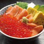 鮭とイクラの親子丼（味噌汁付き）  800円（税別） 