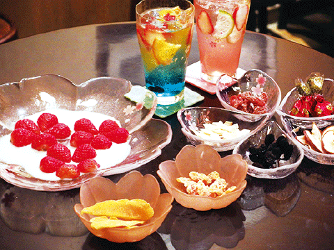 レディスプランのお客様限定！ 桜のグラス・器でおもてなし。