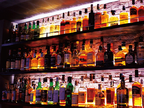 小樽駅から歩いて4分 250種類のウイスキーが楽しめます。