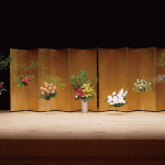 イベントステージ用の大きな装飾花も承ります。 ご予算・イメージ等、お気軽にご相談ください。